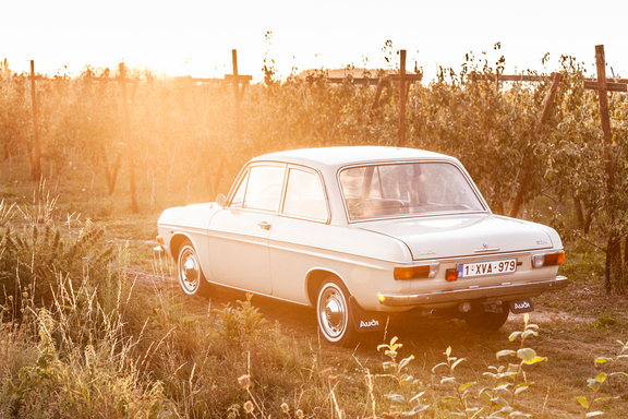 Oldtimerverhuur-wagen-audi-60L-5.jpg