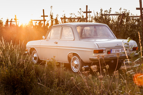 Oldtimerverhuur-wagen-audi-60L-16.jpg