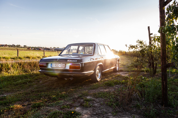 Oldtimerverhuur-wagen-BMW-2500-sedan-10.jpg