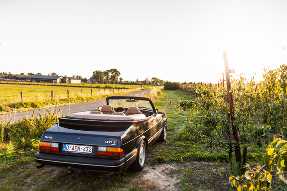 Oldtimerverhuur-wagen-saab-900-cabrio-10.jpg