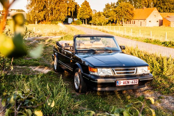 Oldtimerverhuur-wagen-saab-900-cabrio-12.jpg