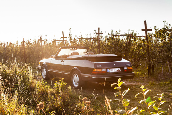 Oldtimerverhuur-wagen-saab-900-cabrio-4.jpg