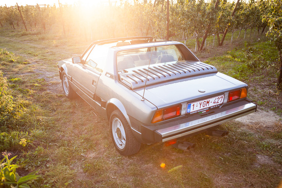 Oldtimerverhuur-wagen-Bertone-X-14.jpg