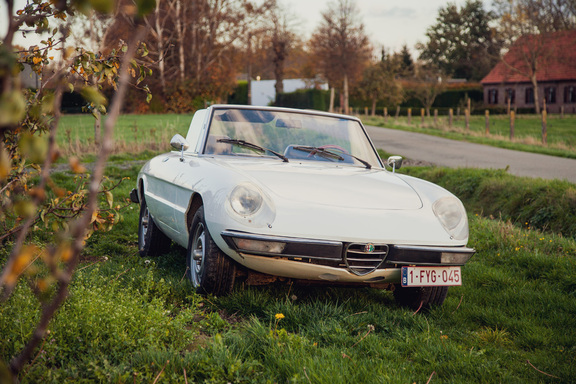 oldtimerverhuur-wagen-alfaromeo-spider-77-3.jpg